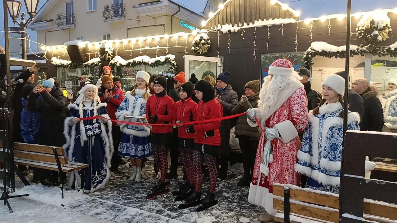 В Гатчине на Соборной торжественно открыли каток