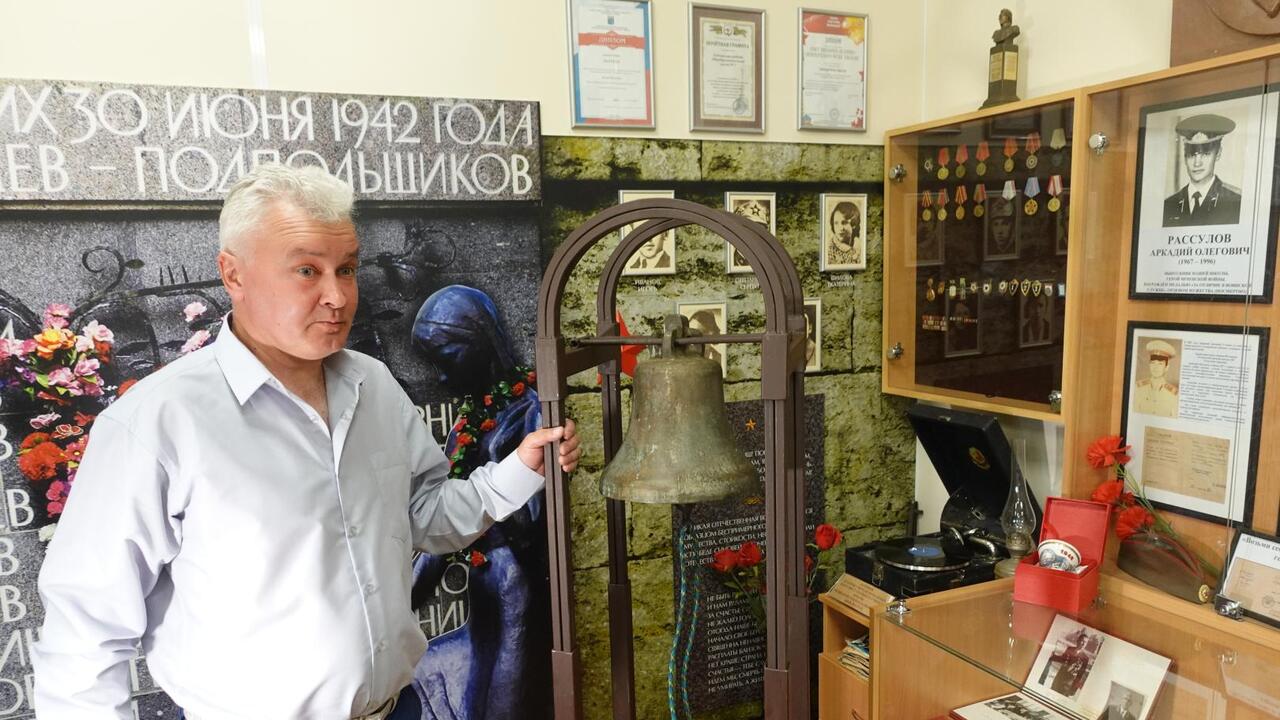 Жители Гатчины выкупили колокол для школьного музея