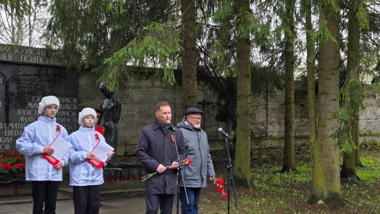 В Гатчине прошли торжественно-траурные митинги
