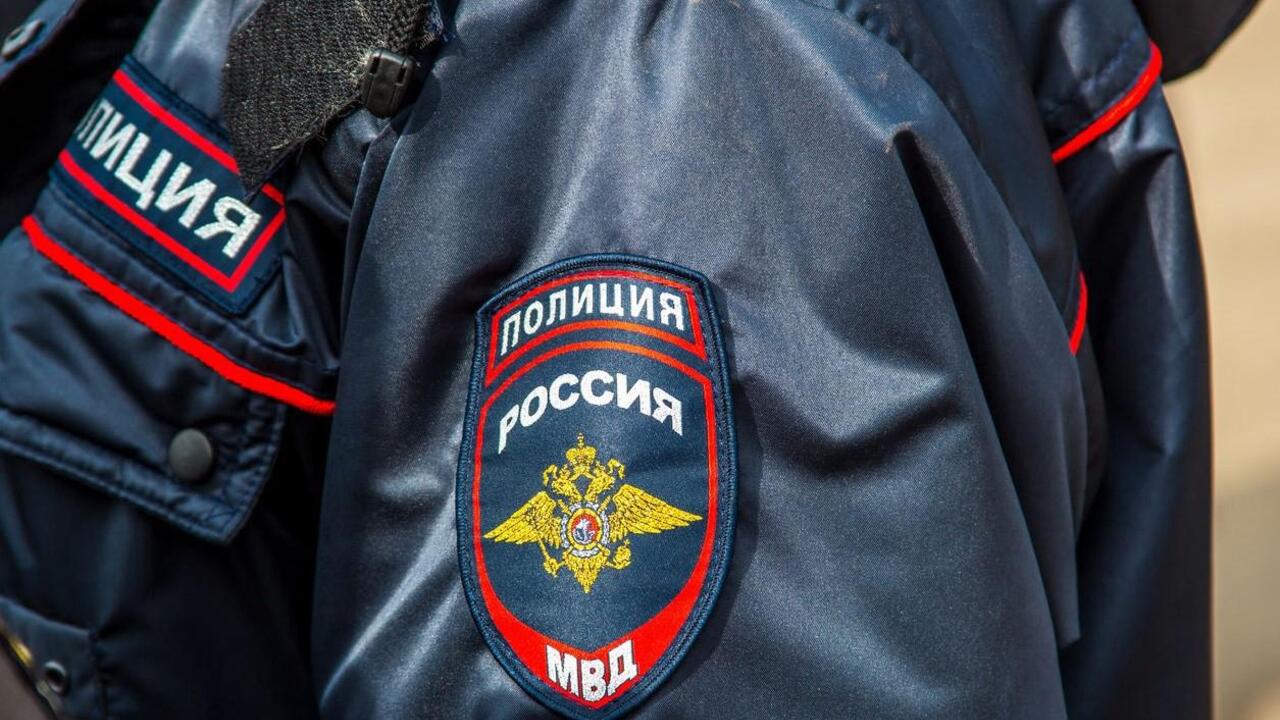 Банковская карта и деньги? Беречь от детей!