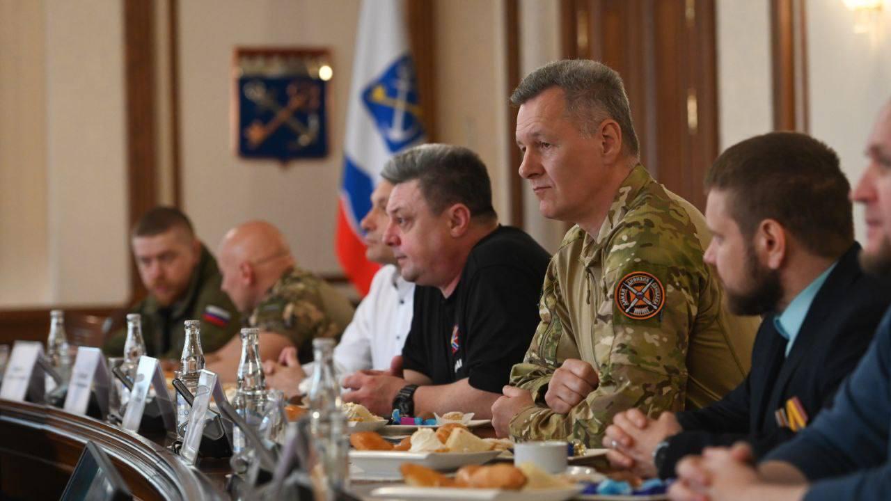 Педагоги - герои СВО помогают Ленобласти создать новую модель патриотического воспитания
