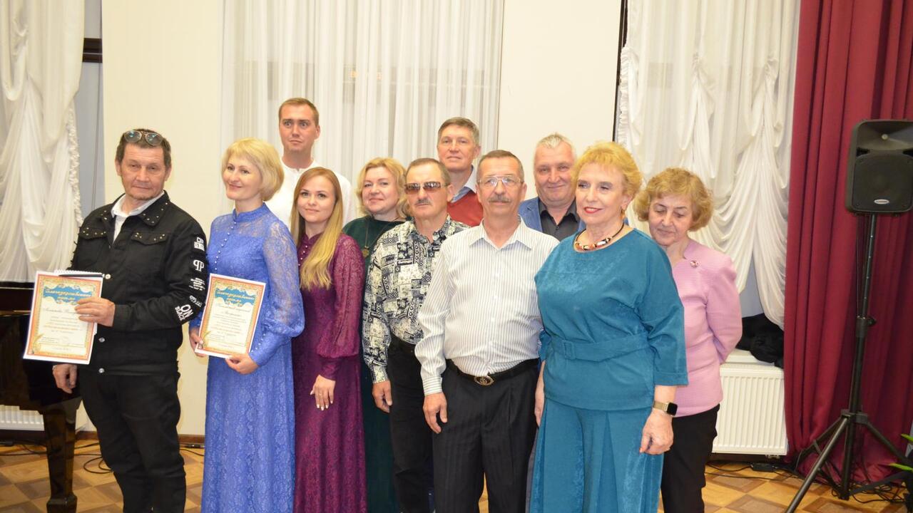 «О России негромко споём…»