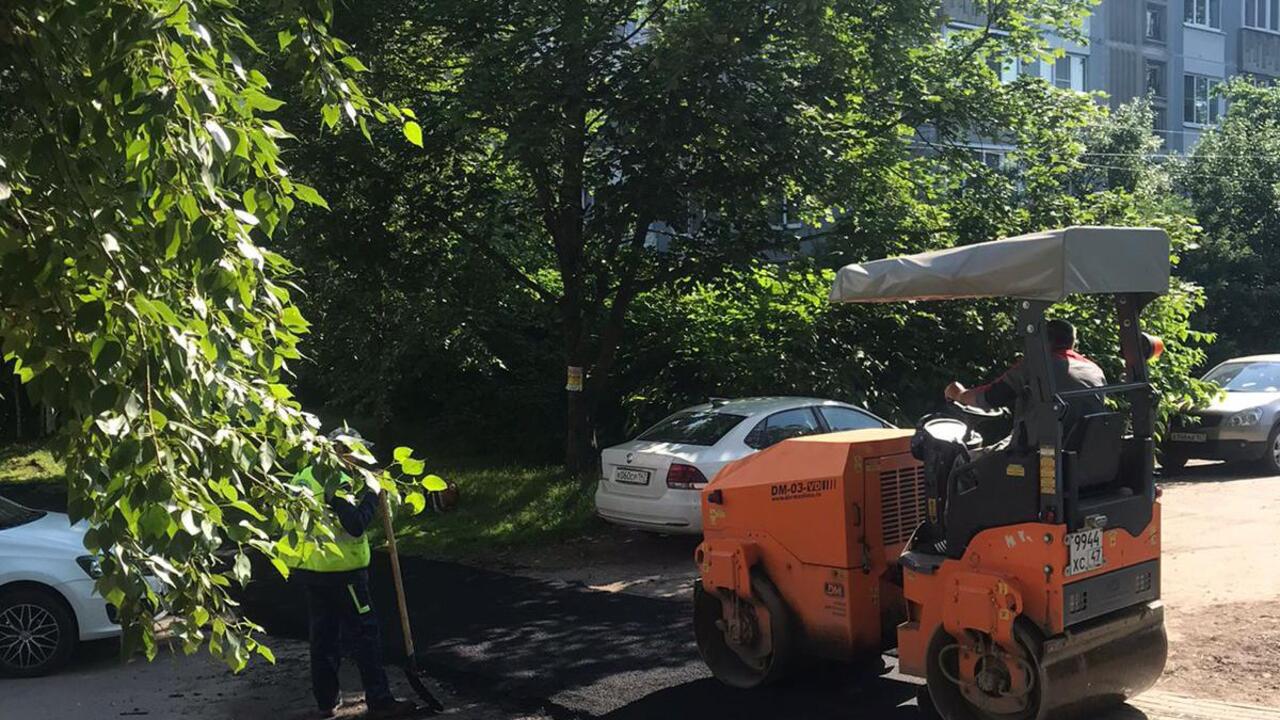 В гатчинскую больницу - по новому асфальту!