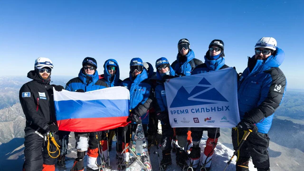 Ленинградская ветераны СВО на протезах покорили Эльбрус