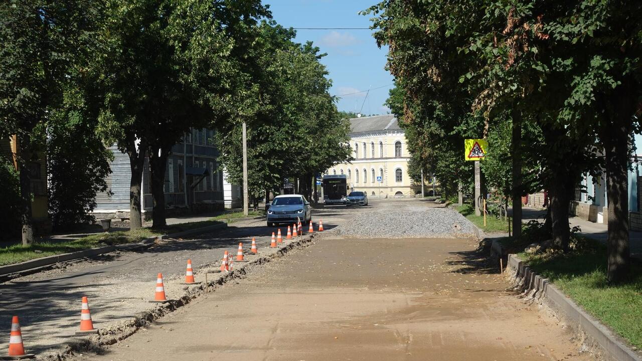 Миллиард – на дороги, миллиард – на дворы