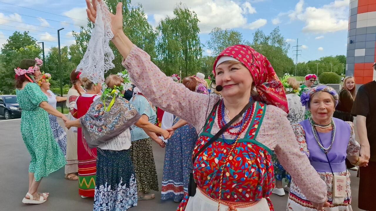 К «Хороводам мира и России» присоединились гатчинцы