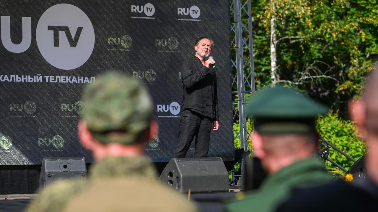 Герои идут на поправку: с докторами из Ленобласти и любимыми артистами