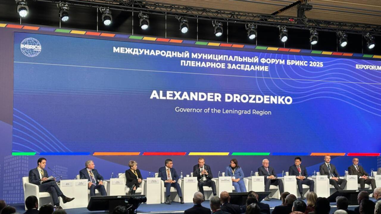 Александр Дрозденко на муниципальном Форуме БРИКС: «Технологии должны служить людям, а не заменять человека»