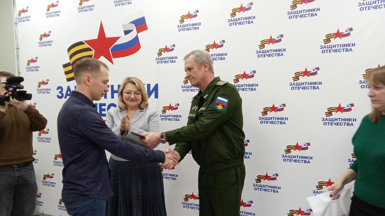 В Гатчине вручили награды героям СВО