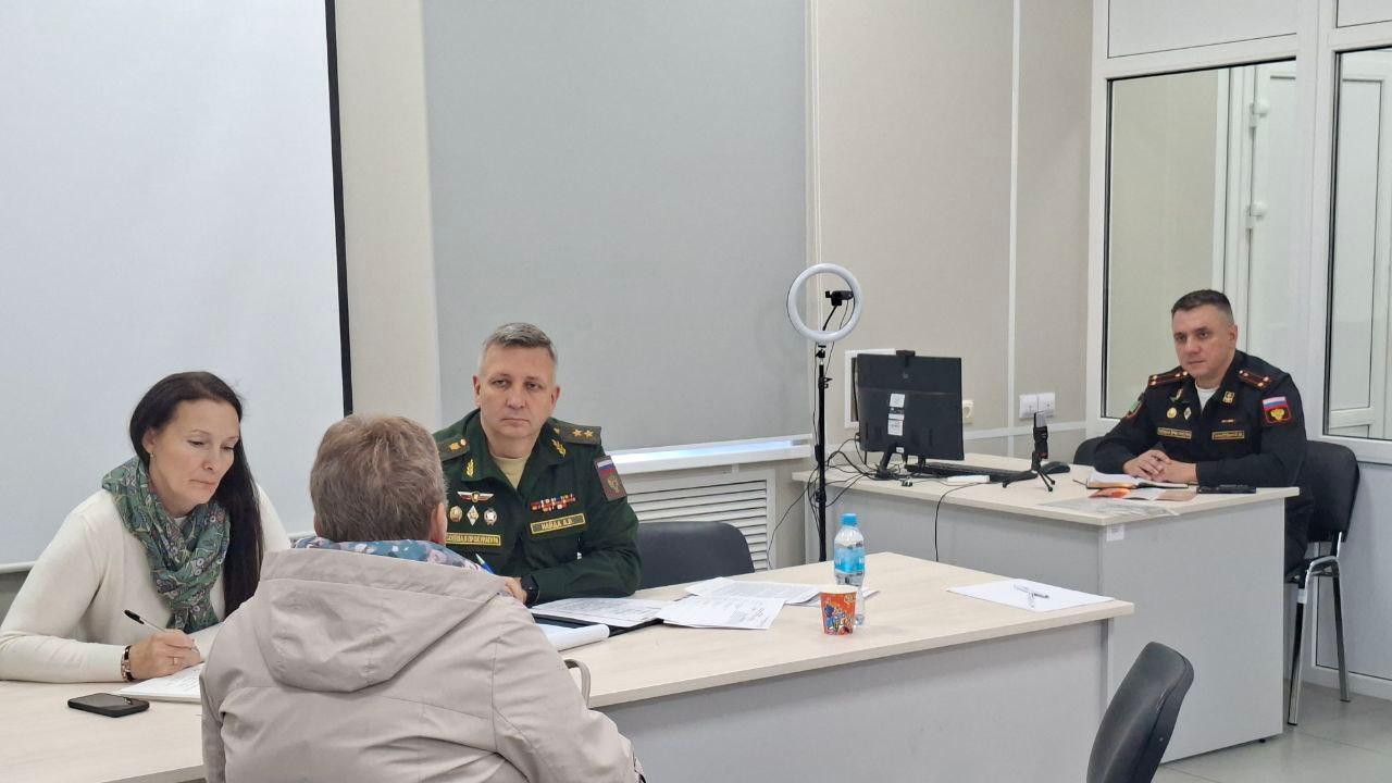 Филиал фонда «Защитники Отечества» по Ленинградской области провел «Экспертную линию совместно с Военным прокурором в Гатчине