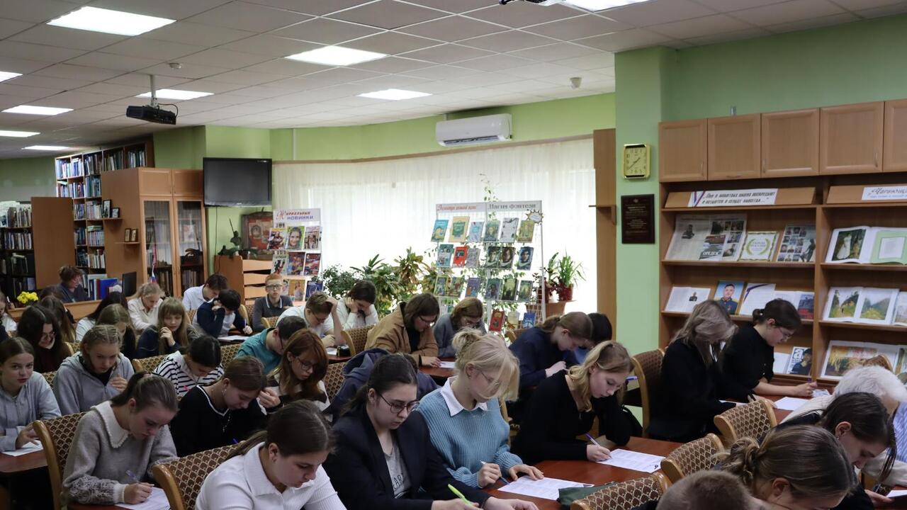 В Гатчине написали юбилейный Литературный диктант