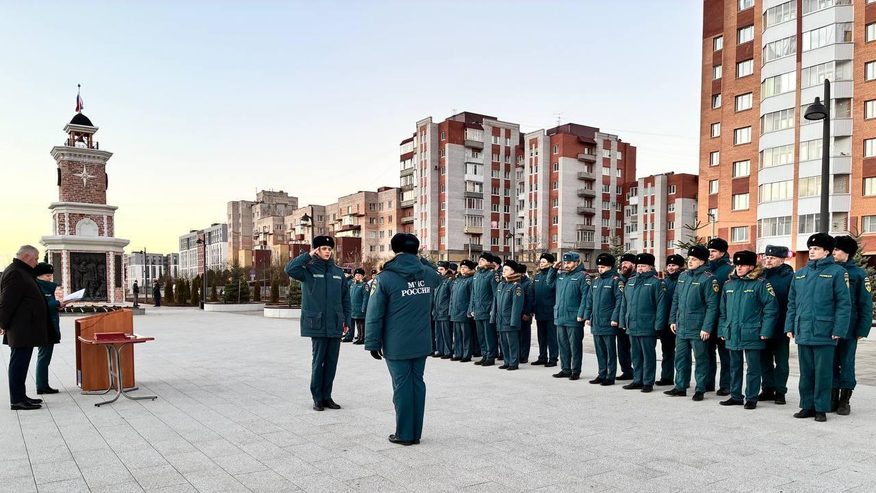 Честь, отвага и верность долгу: в Гатчине отметили День спасателя