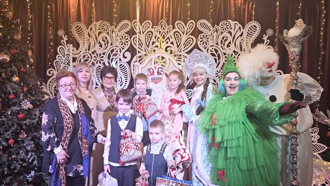 «Ёлка желаний» исполняет детские мечты