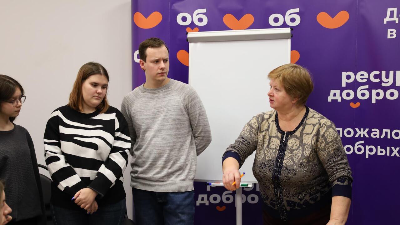 Мастер-класс по изготовлению окопных свечей ко Дню Героев Отечества прошёл в Гатчине