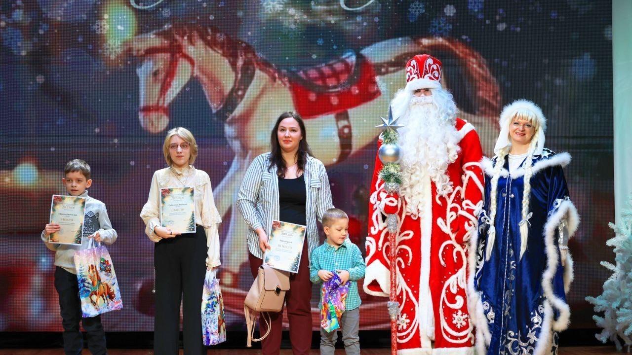 Мастера новогодних игрушек