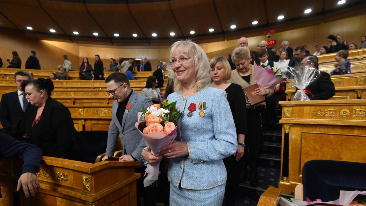 Награды — ленинградцам