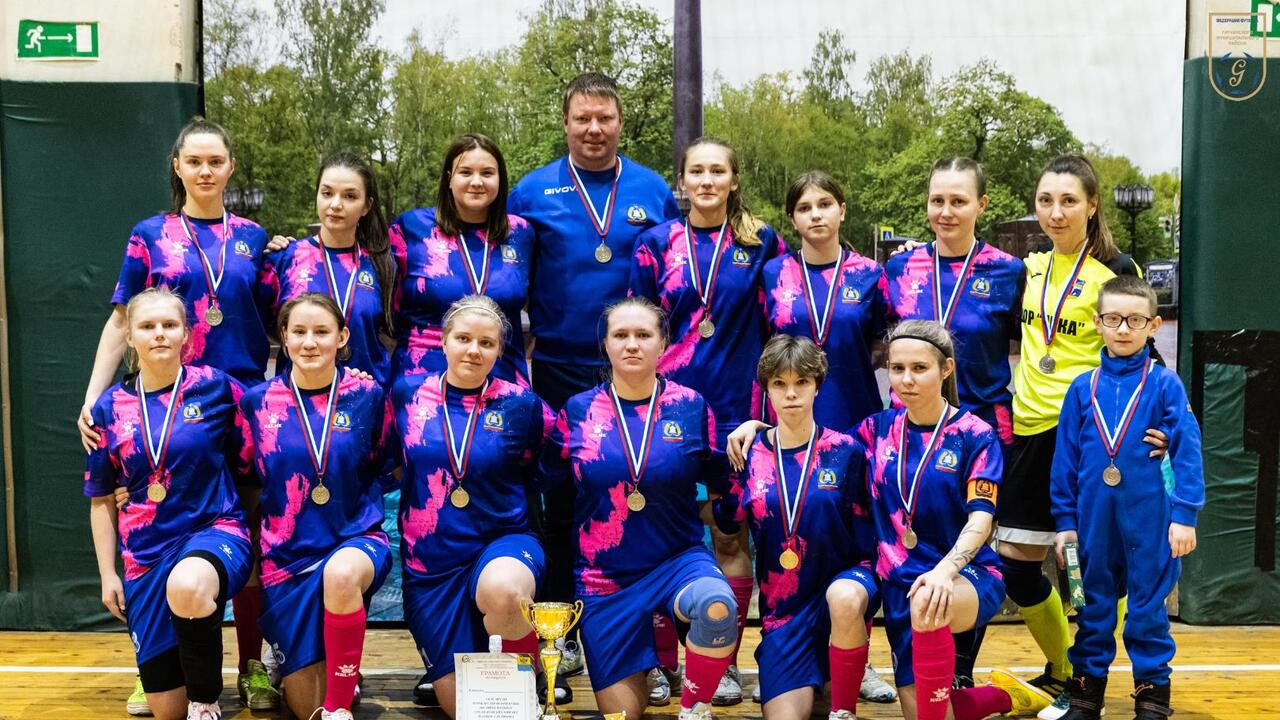 В футзале только девушки!