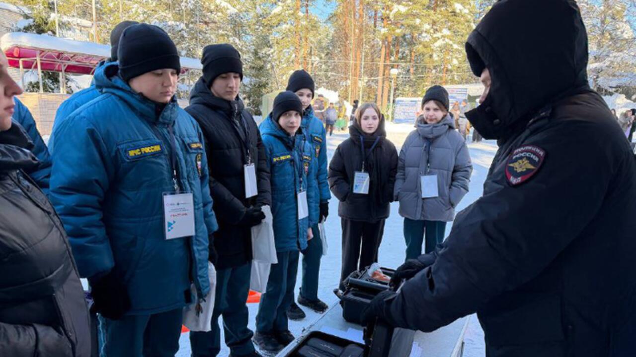 Школьники Ленобласти выбирают мужественные профессии