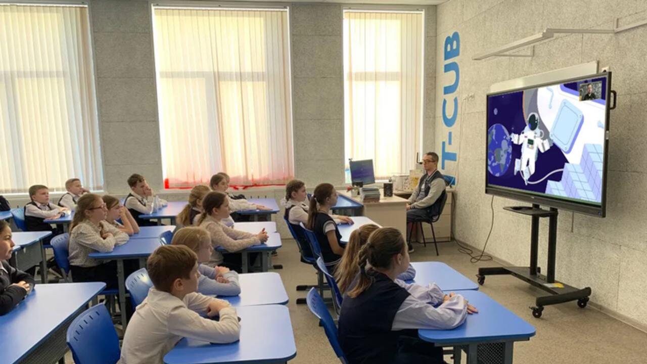 Урок цифры: Ленинградские школьники изучают кибербезопасность космического уровня