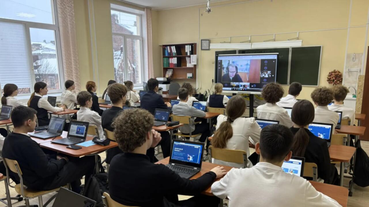 Ленинградские школьники узнали, чем опасны предложения о «лёгком заработке» в соцсетях