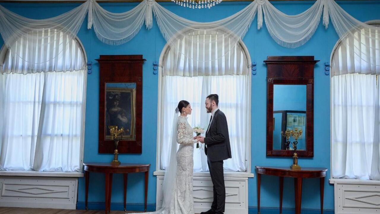 «Путешествие как подарок»: проект по вручению подарочных карт молодоженам продолжается в Ленинградской области