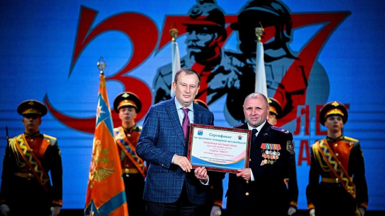 Пожарным — новая техника и дополнительные выплаты