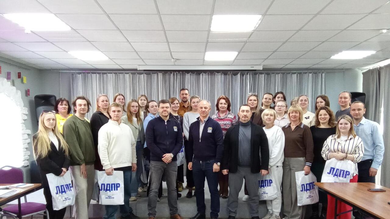 Гатчина. Молодежь. Жириновский