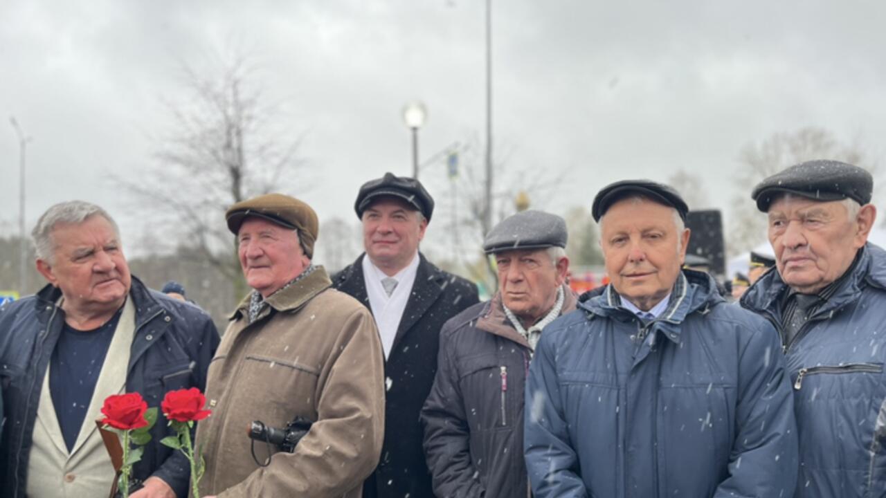 В Ленинградской области почтили жертв и наградили ликвидаторов катастрофы Чернобыльской АЭС