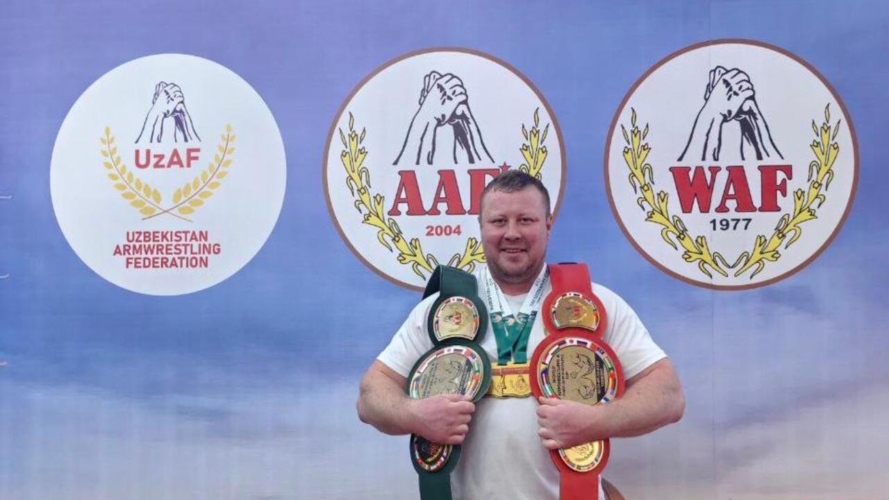 Одной левой. И правой