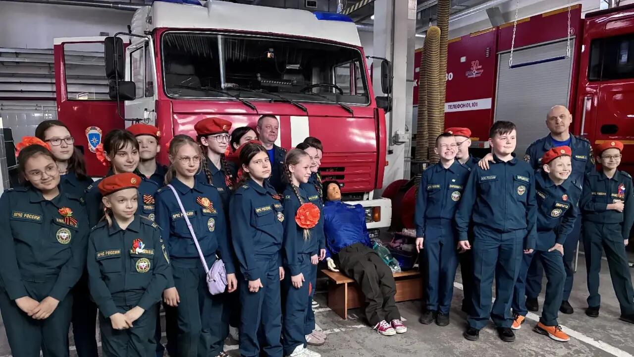 Гатчинские кадеты МЧС посетили 43-ю пожарно-спасательную часть