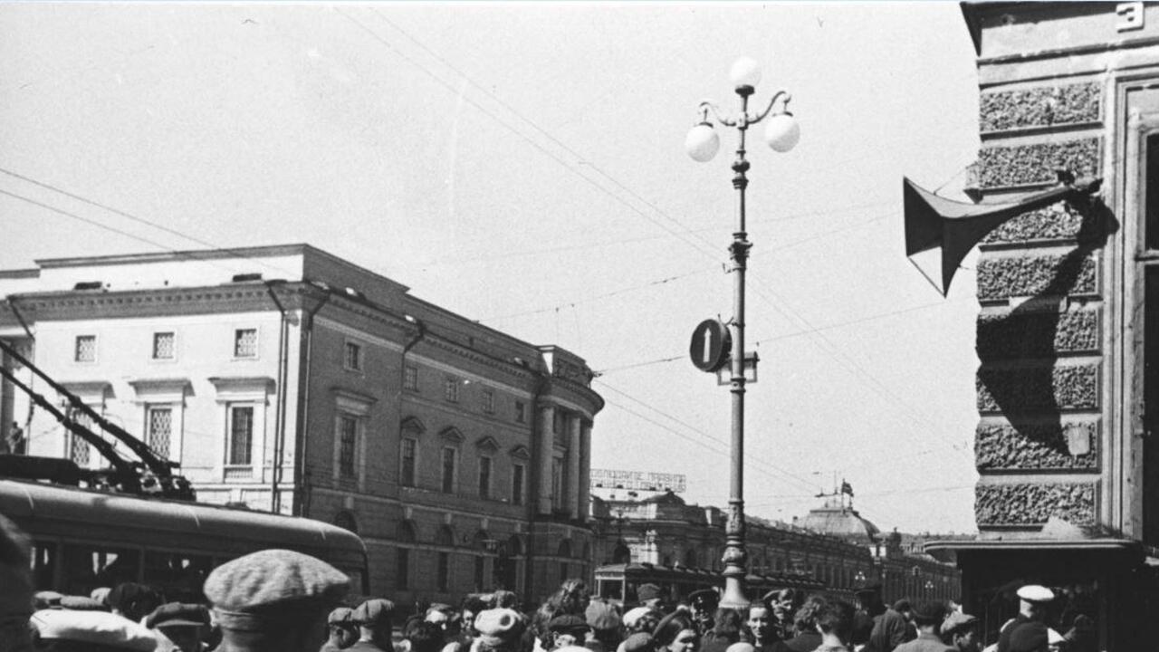 «Слушай, родная страна! Говорит Ленинград!»