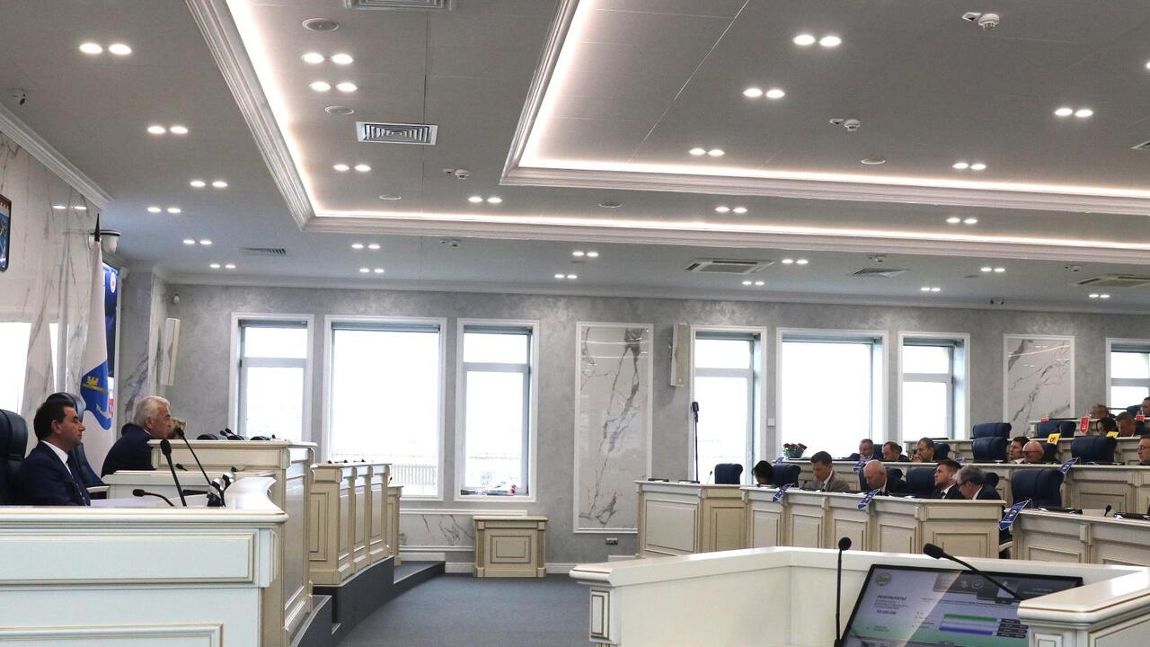 Депутаты проголосовали за почетных граждан области