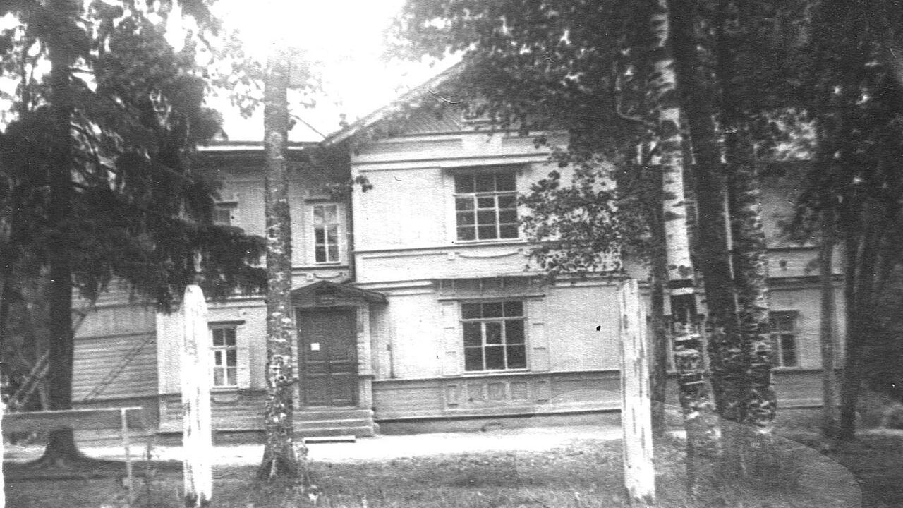 Высокоключевая школа:  историю свою не забывай!