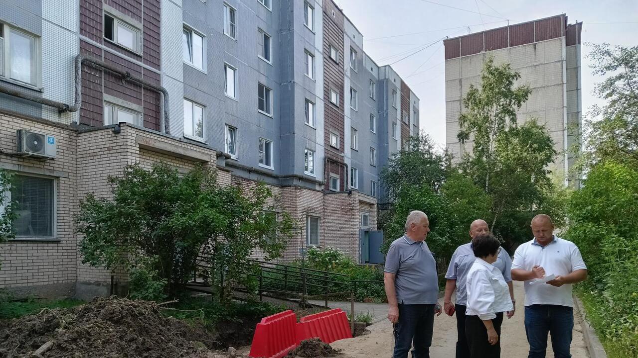 Двор на улице Авиатриссы Зверевой отремонтируют к сентябрю