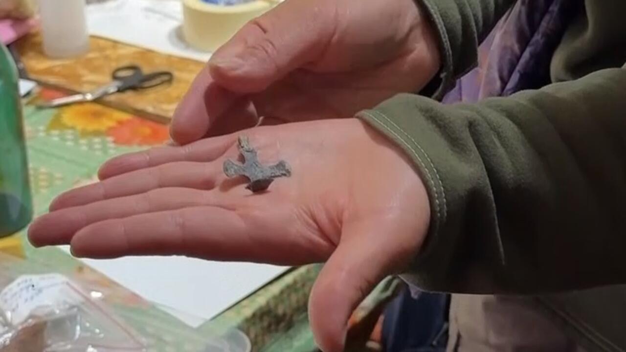 В Старой Ладоге на раскопках кургана нашли крест, которому более тысячи лет