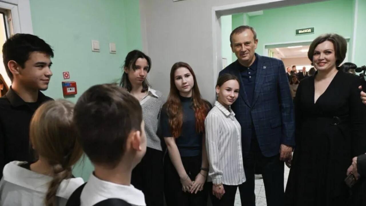 Александр Дрозденко рассказал о социальной поддержке школьников и родителей в преддверии учебного года