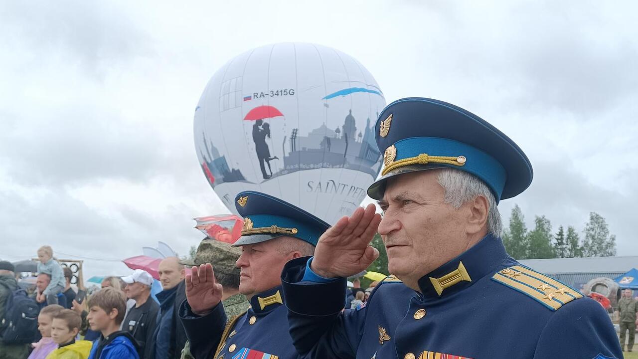 Крылья ДОСААФ в гатчинском небе