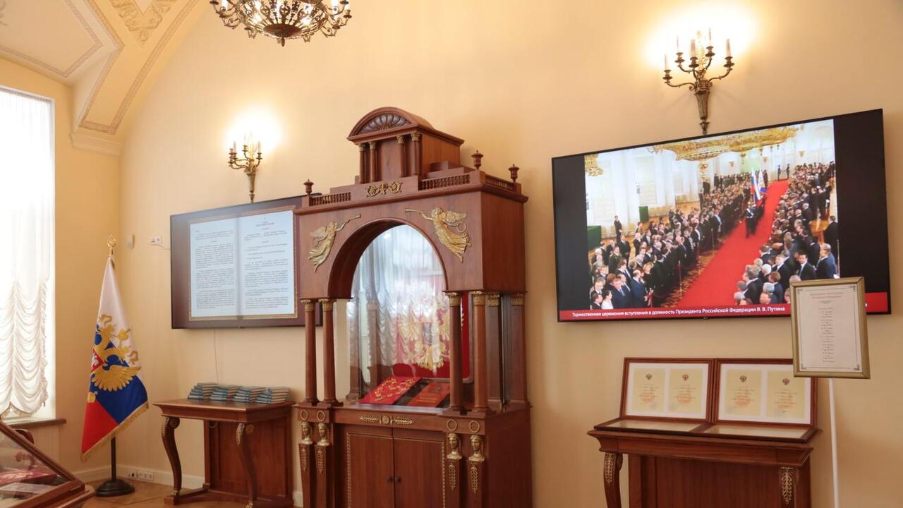 30 лет назад утверждены Штандарт (Флаг) и Знак Президента Российской Федерации