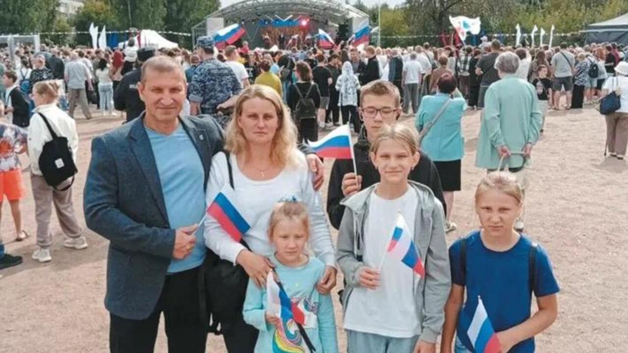 Александр, Александра и ещё восемь Коробочкиных