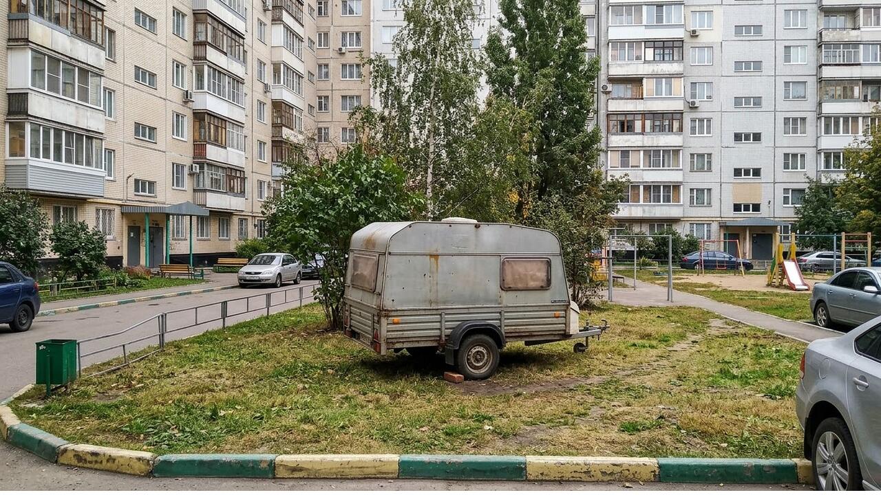 Штраф за парковку на газонах распространят и на прицепы